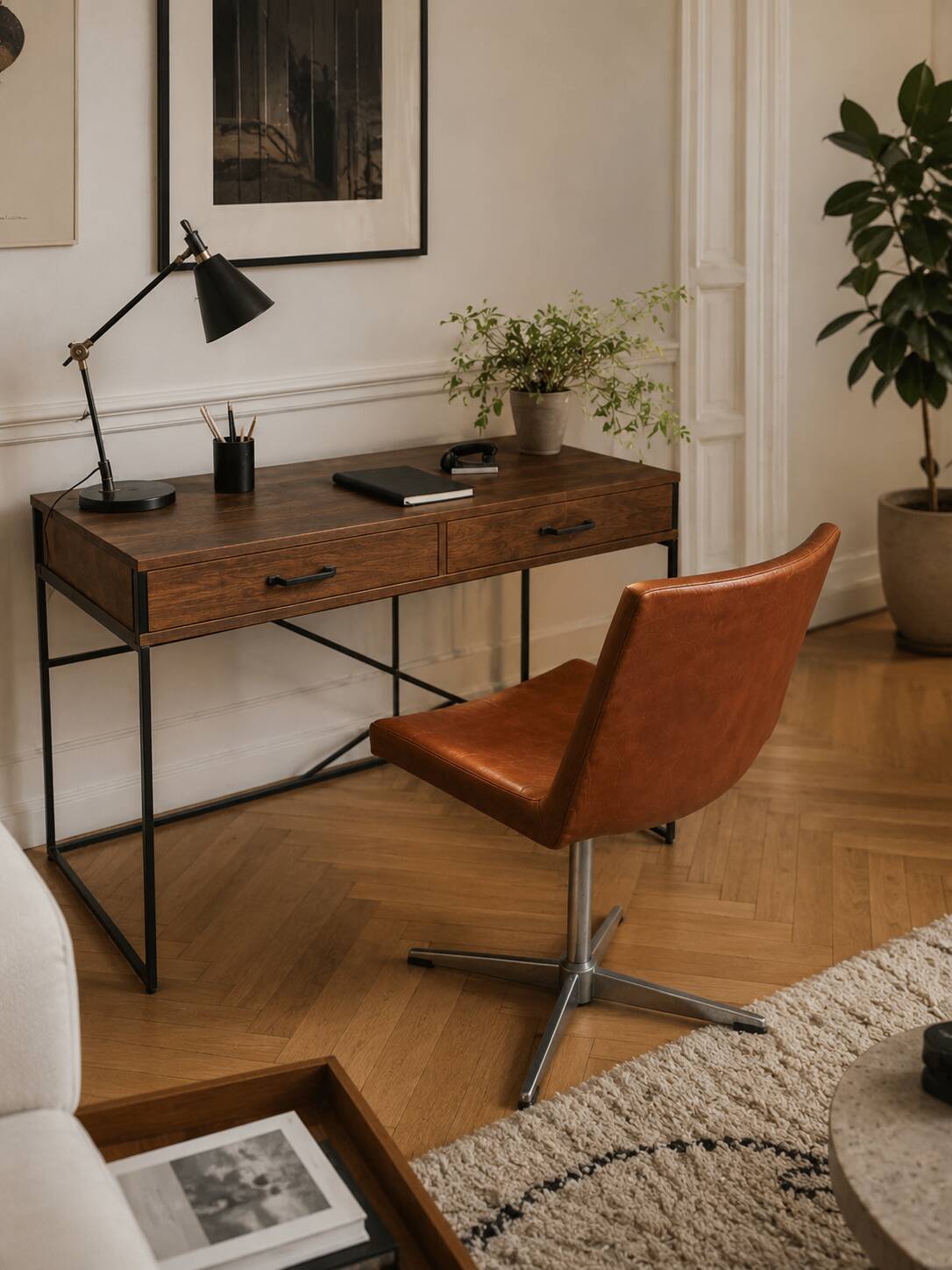 Paire de chaises pivotantes en Skaï cognac marron
