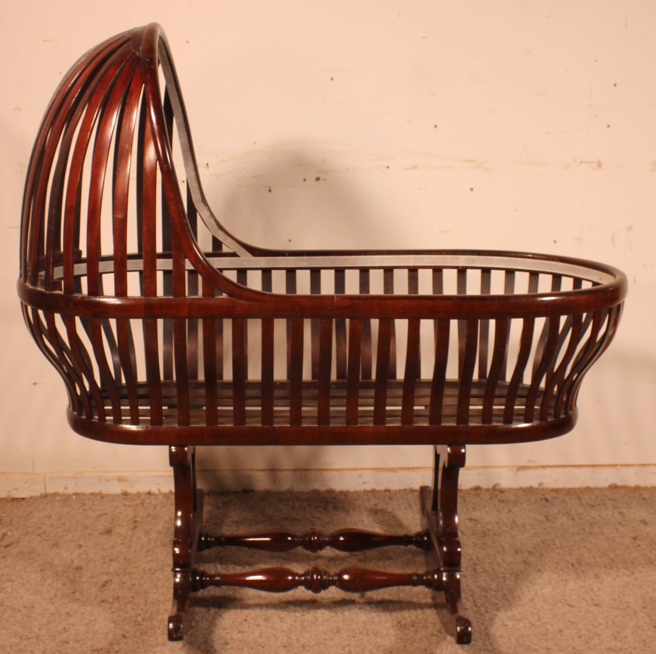 Curved Mahogany Cradle - 19th Century