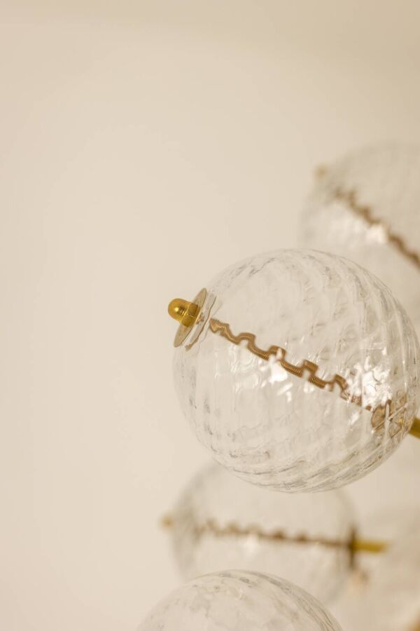 Kamenicky Senov, édité par.  Paire de lustres en laiton et verre. Vers 1970