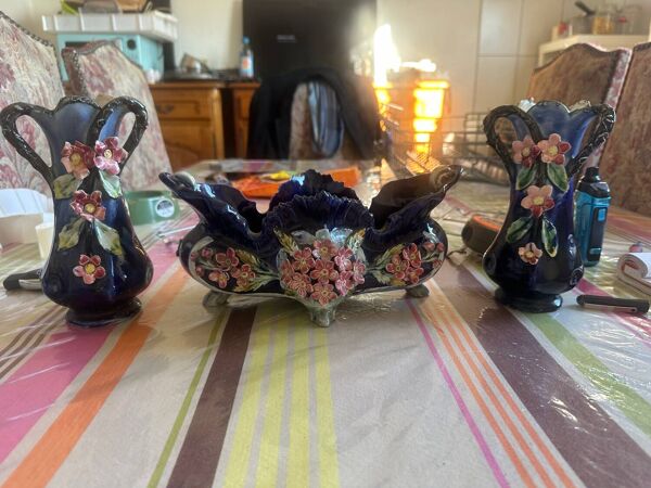 Jardinière et ses 2 vases