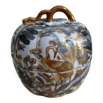 Chinese porcelain covered pot