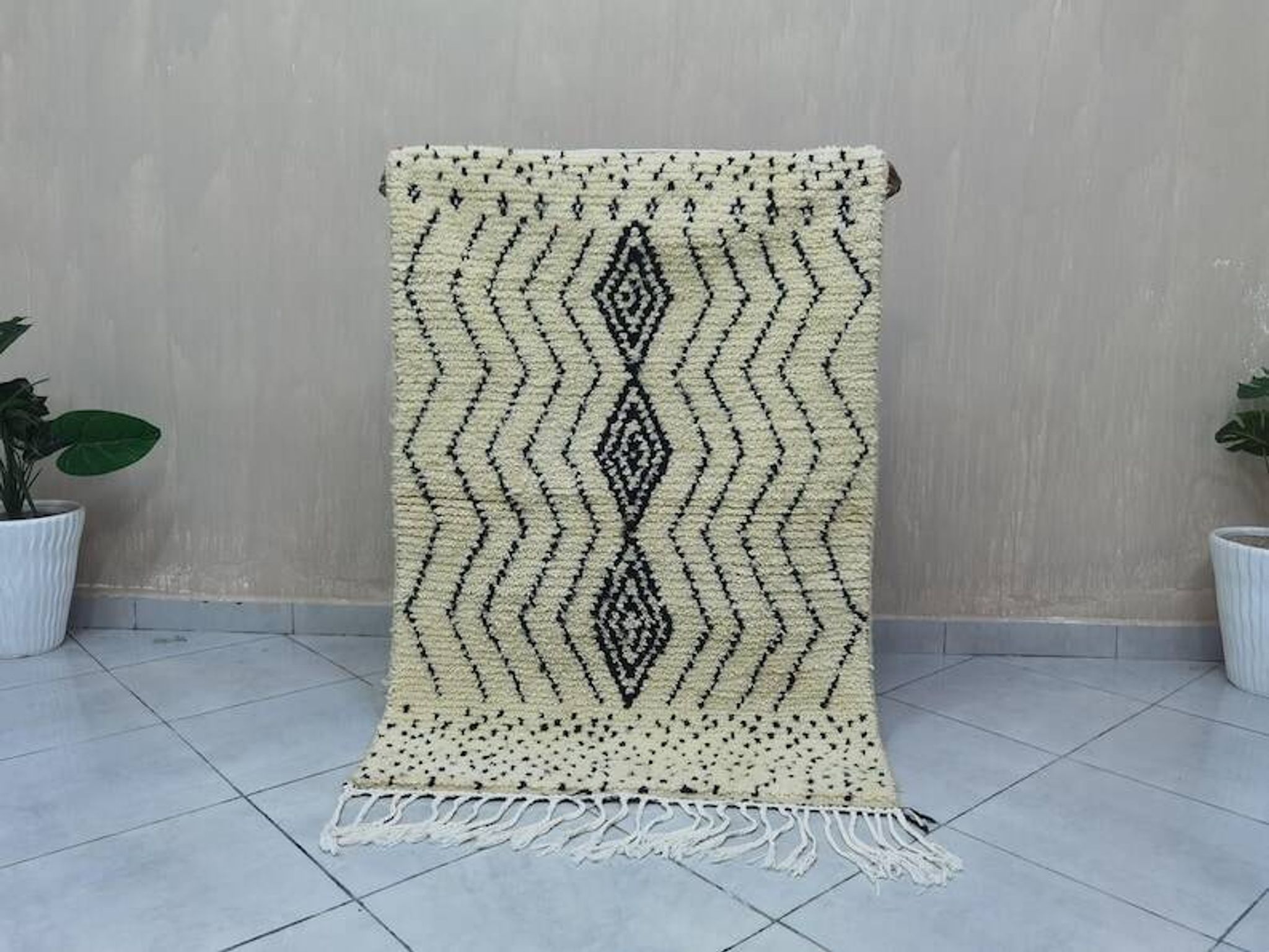 Tapis marocain artisanal décoré 250cmx150cm