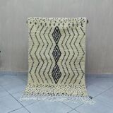 Handcrafted Moroccan rug decorated 250cm x 150cm