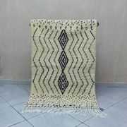 Tapis marocain artisanal décoré 250cmx150cm
