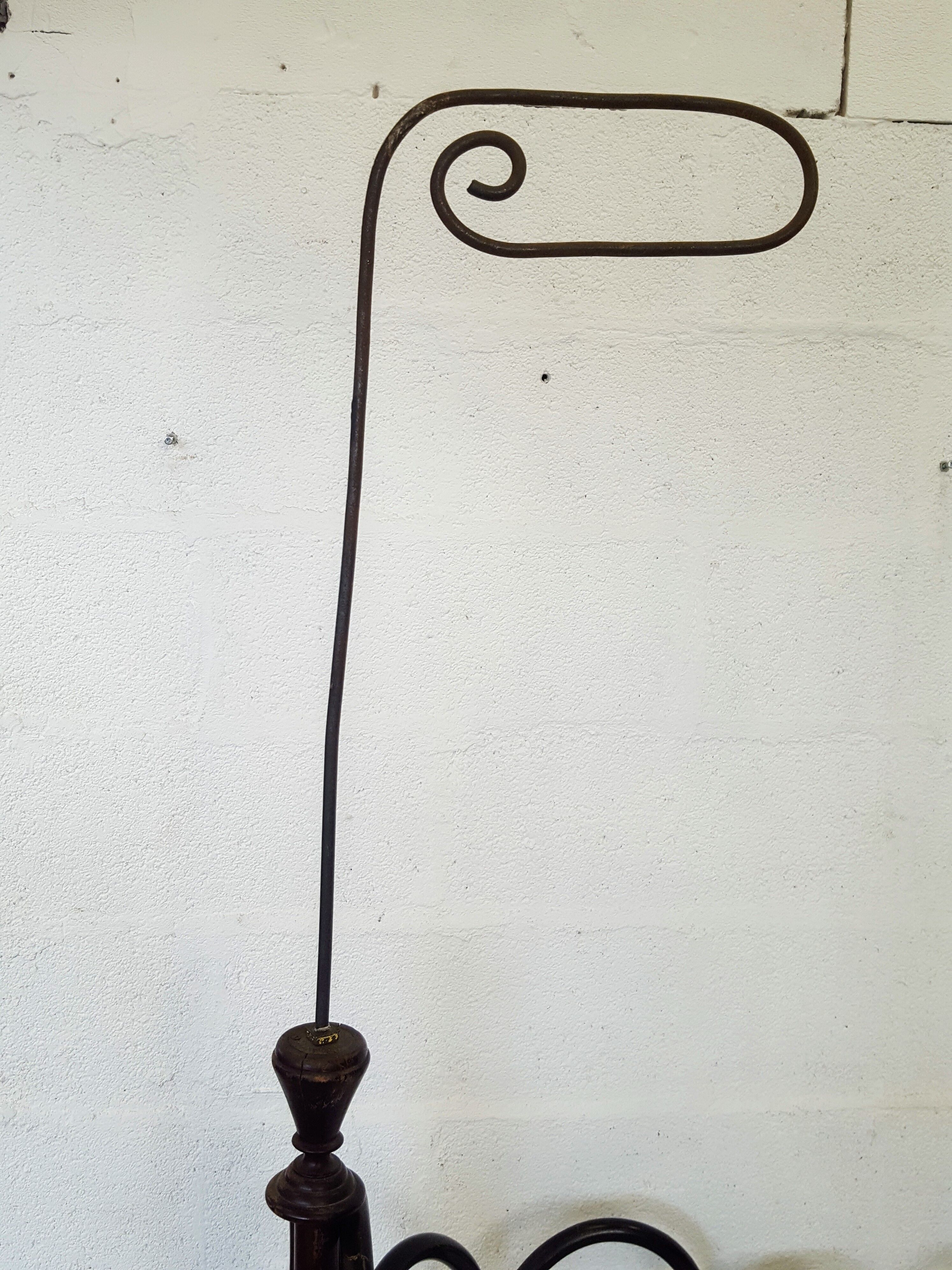 Curved wooden cradle