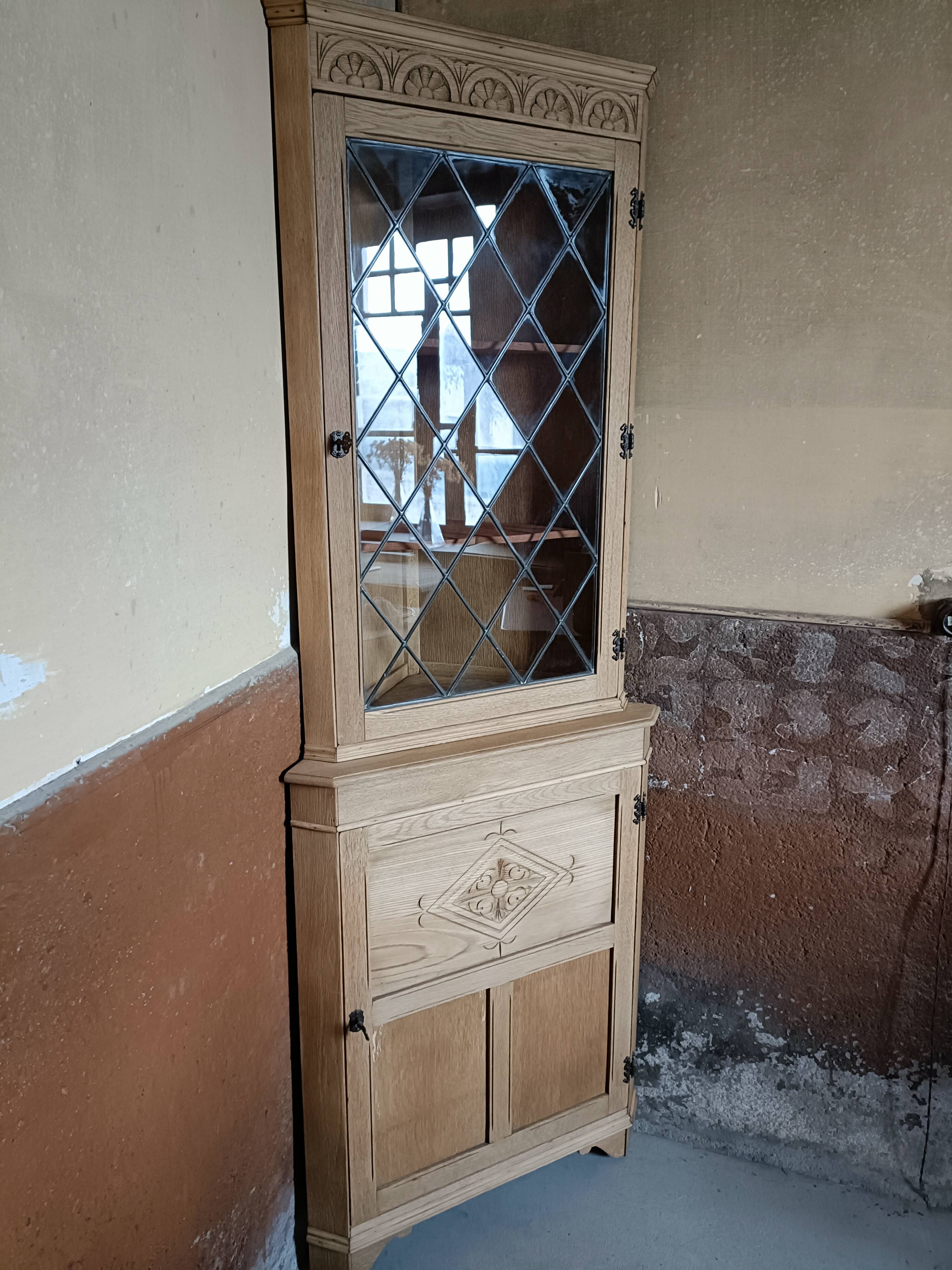 Renovated English corner library