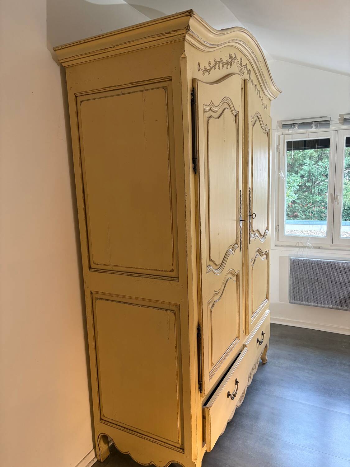 Provençal-style wardrobe