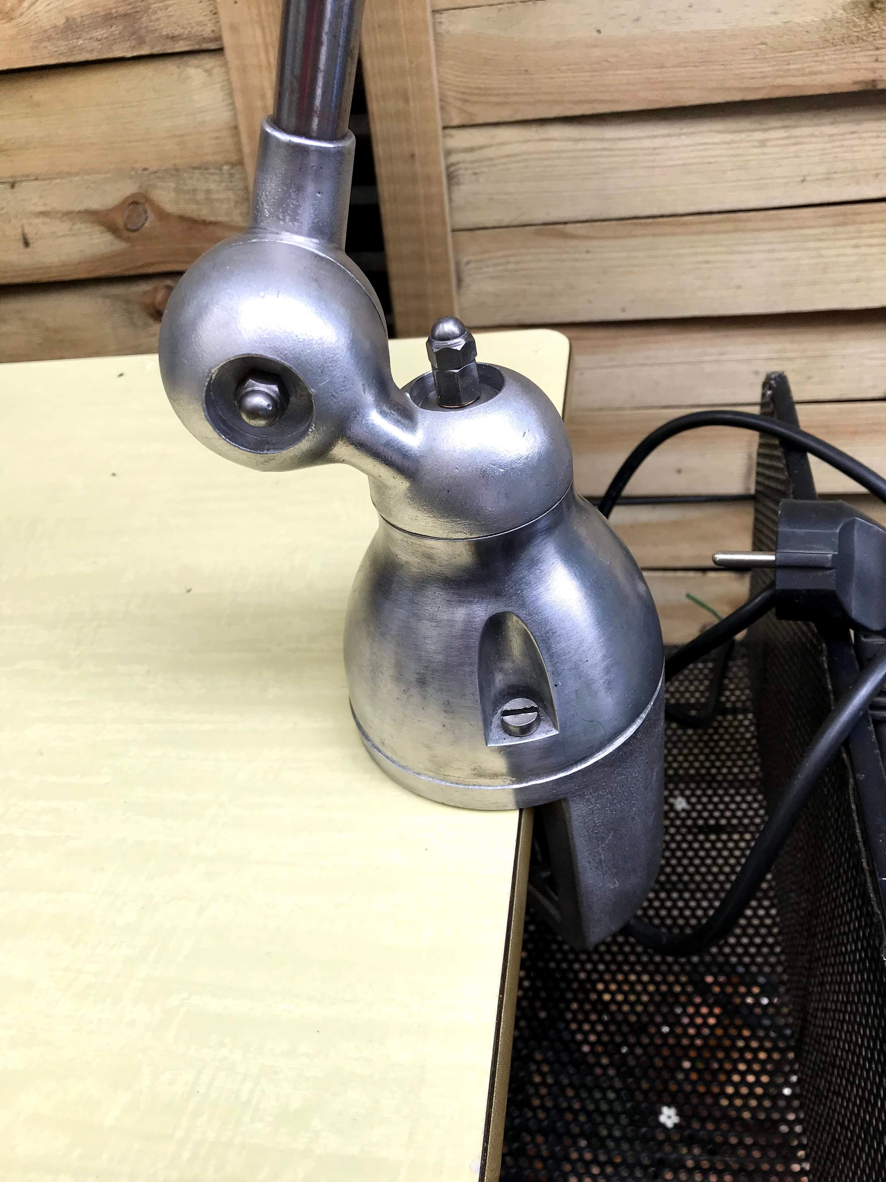 Jielde 2-arm lamp with 50/60 vice