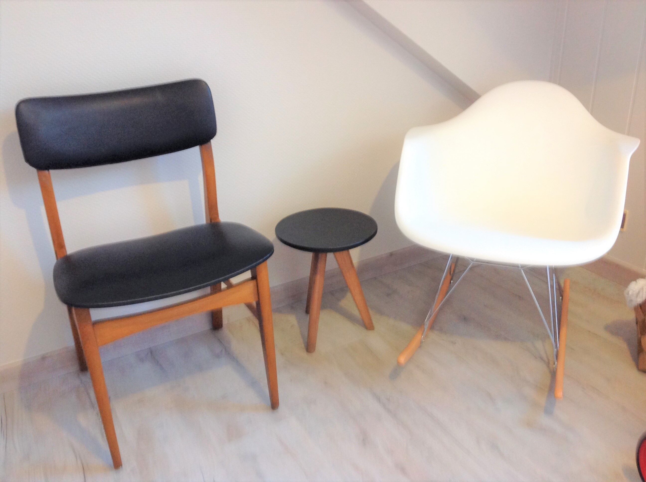 Scandinavian chair in beech and imitation leather black / vintage 60s-70s