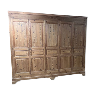 Grande armoire de boiserie