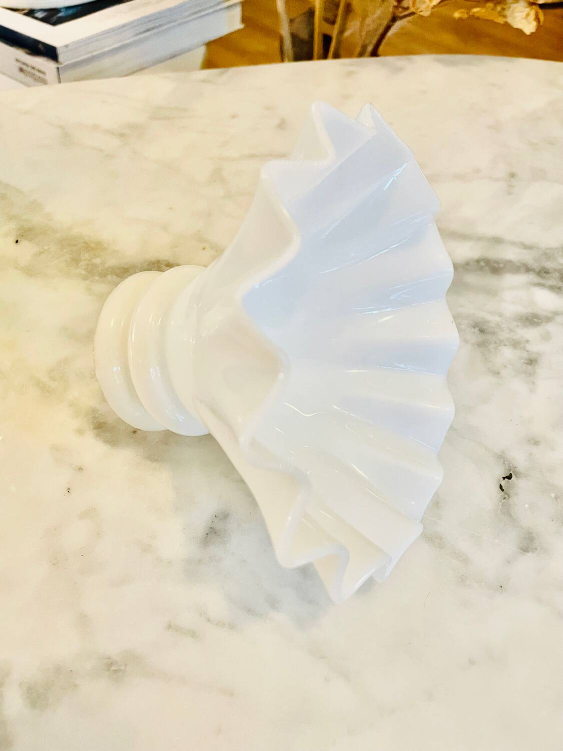 Globe tulips glass lampshade