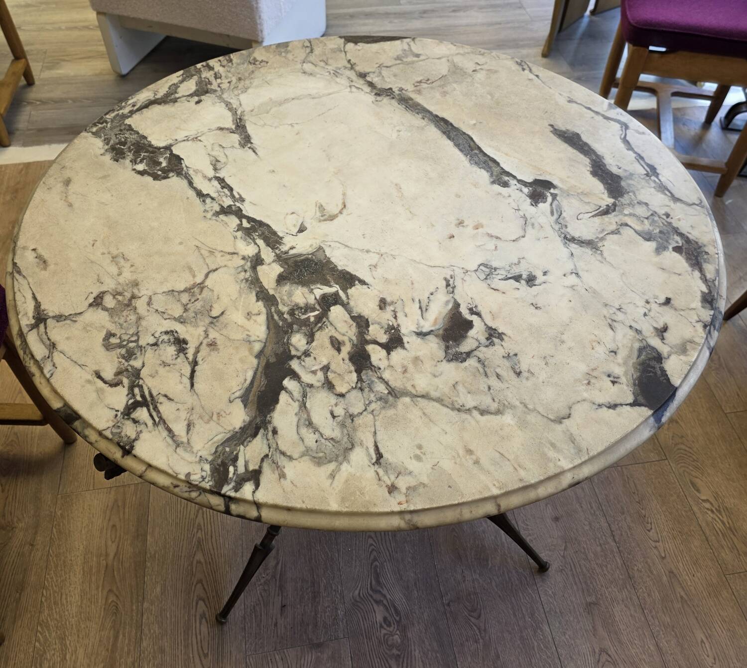 Circular Gueridon Table with Arrows and Trimmings