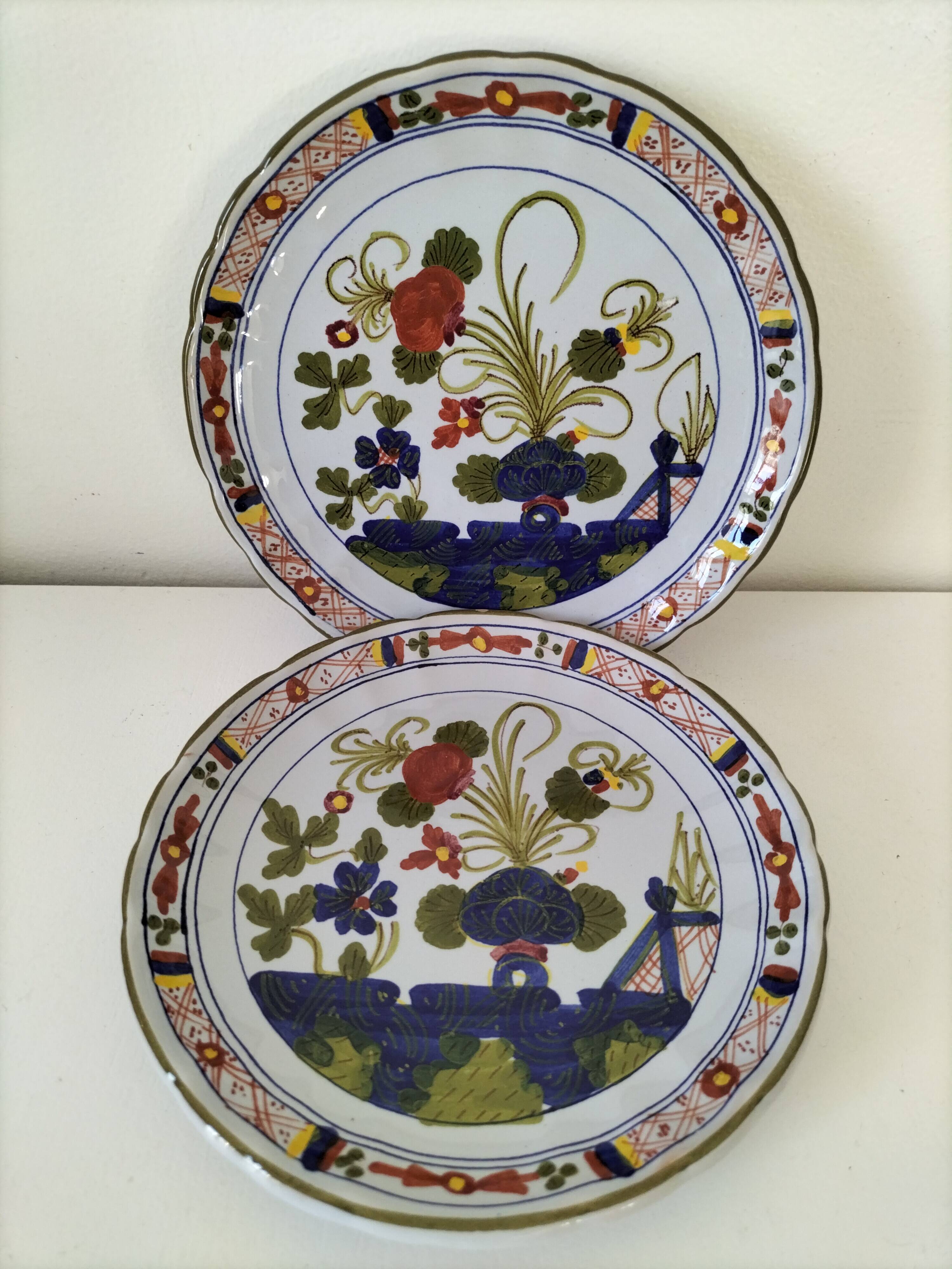 Rare duo of Italian earthenware plates – CACF Faenza