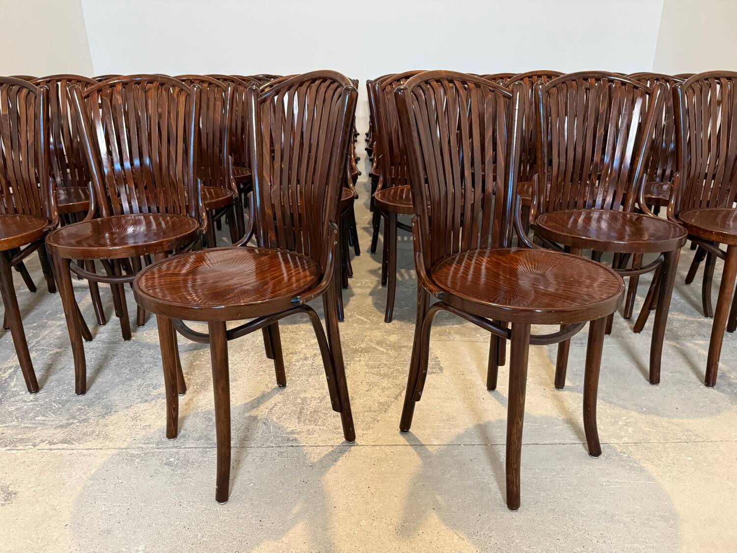 Set of 40 bentwood bistro chairs – Thonet style – Acajou finish