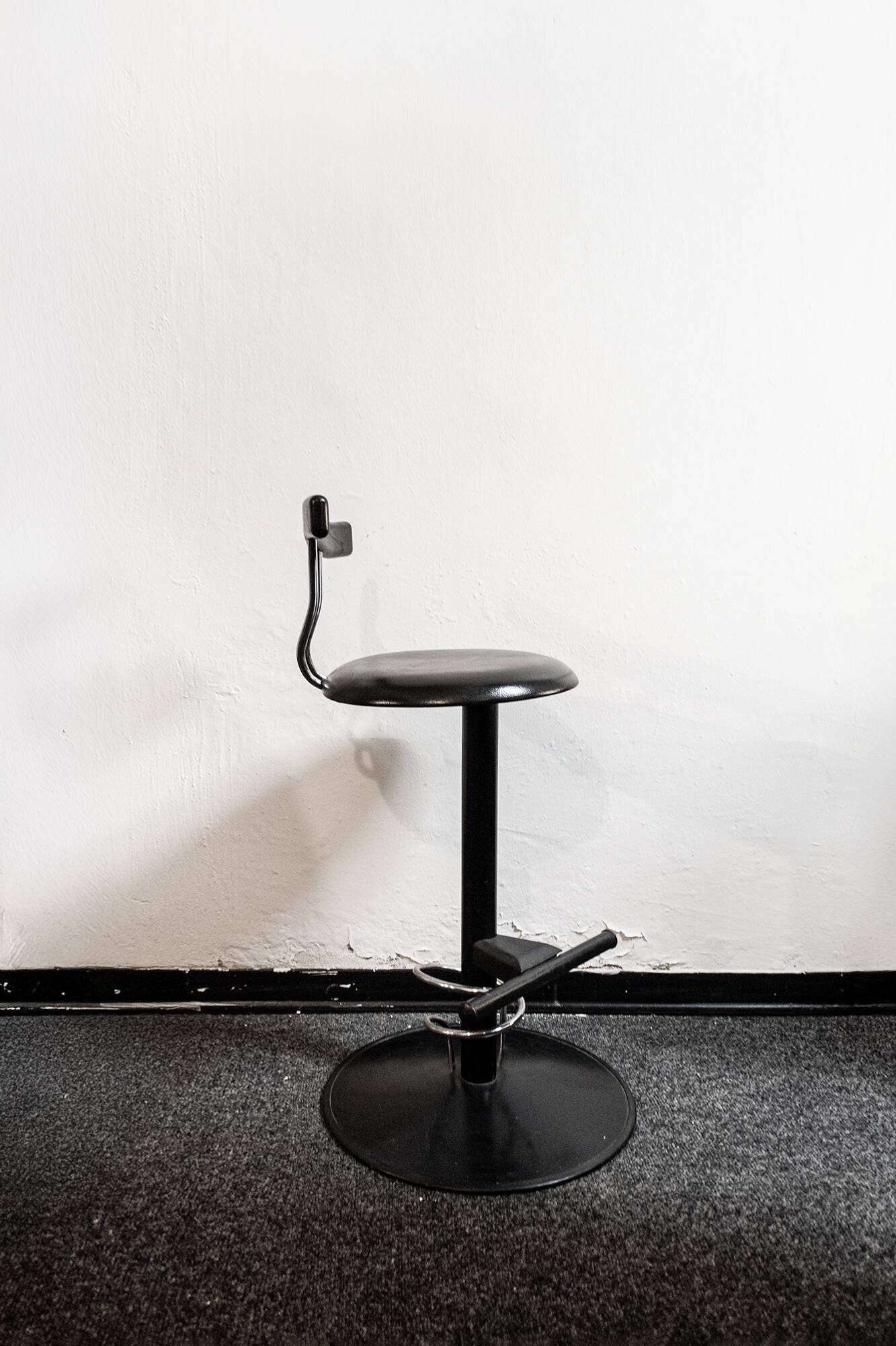 Sgabello Marlon da bar postmoderni di Bonaldo, Italia anni '80