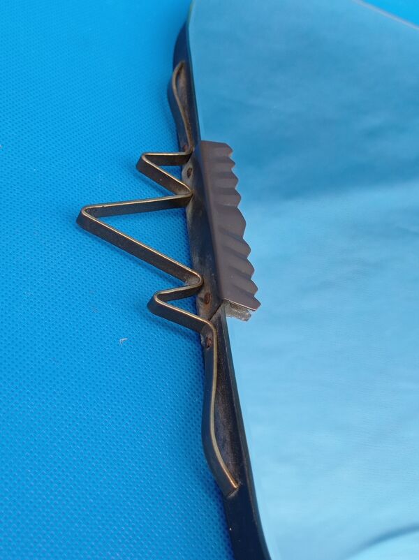 Miroir asymétrique des années 1960