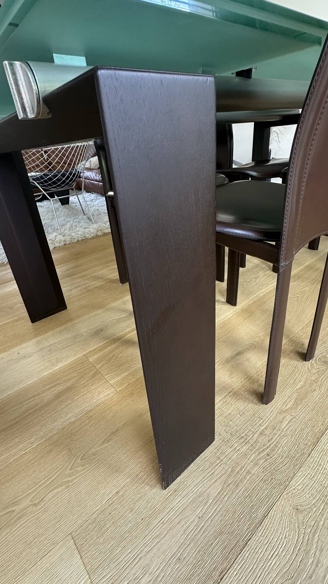 Table de repas extensible modèle Stilt par Decoma Design pour Desalto,