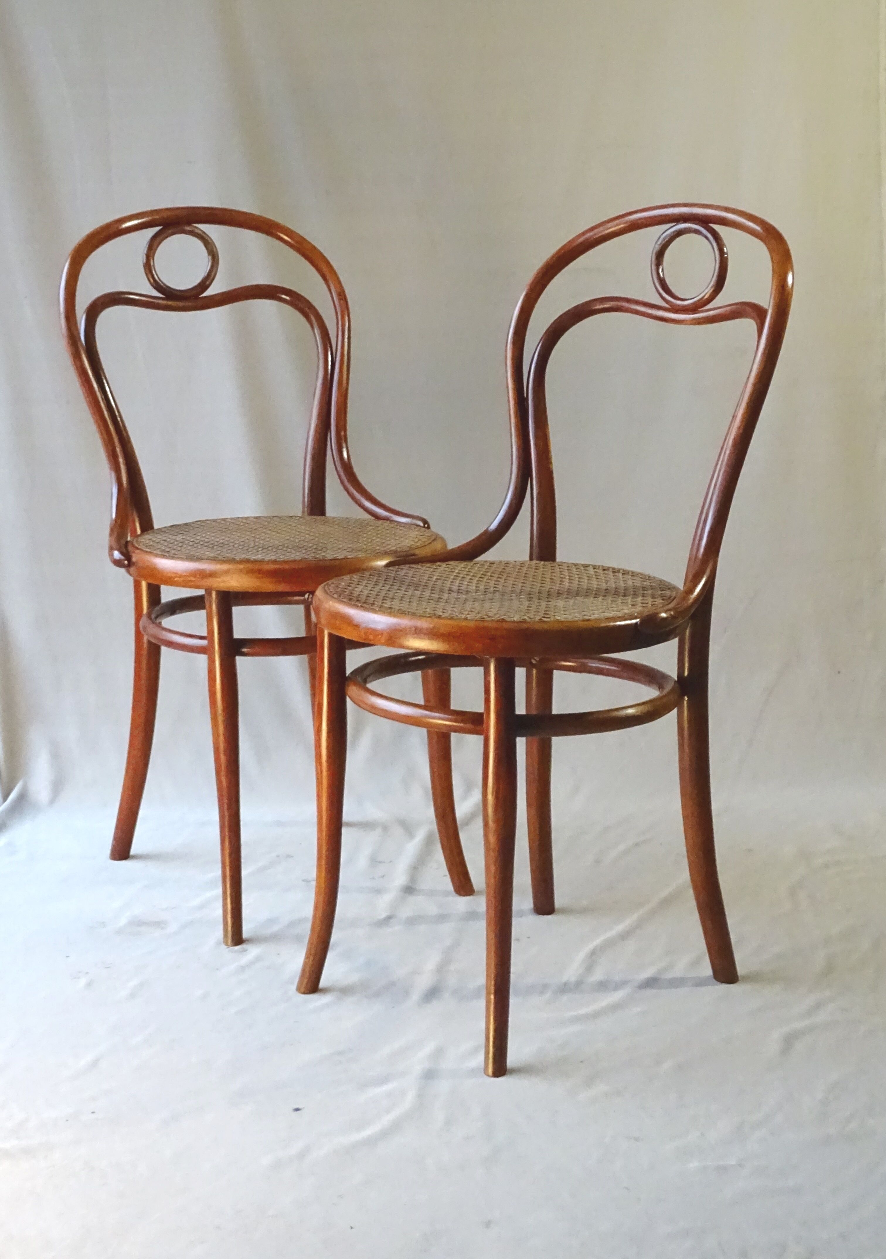 Set of 2 Thonet chairs N°31, 1885, antique cannages