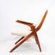 Fauteuil fabriqué en bois foncé poli et tissu clair par Arne Hovmand-Olsen des années 1960