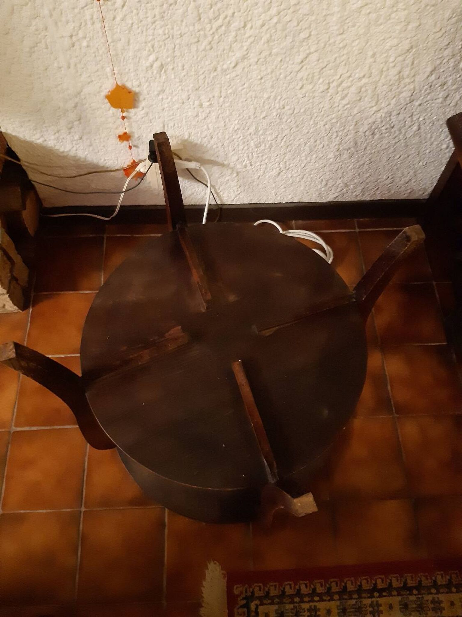 Art Deco guéridon from 1950 in oak.