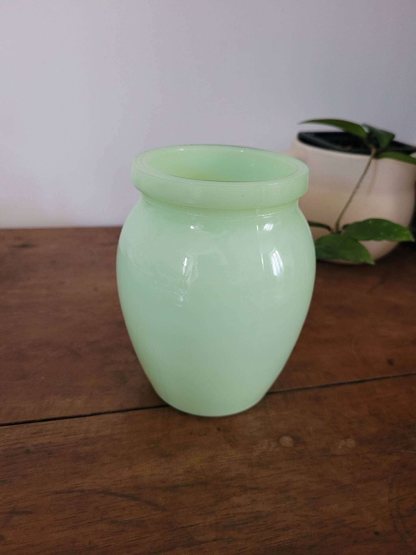 Small vase in green opaline.