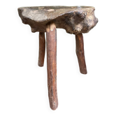 Tabouret tripode brutaliste en bois