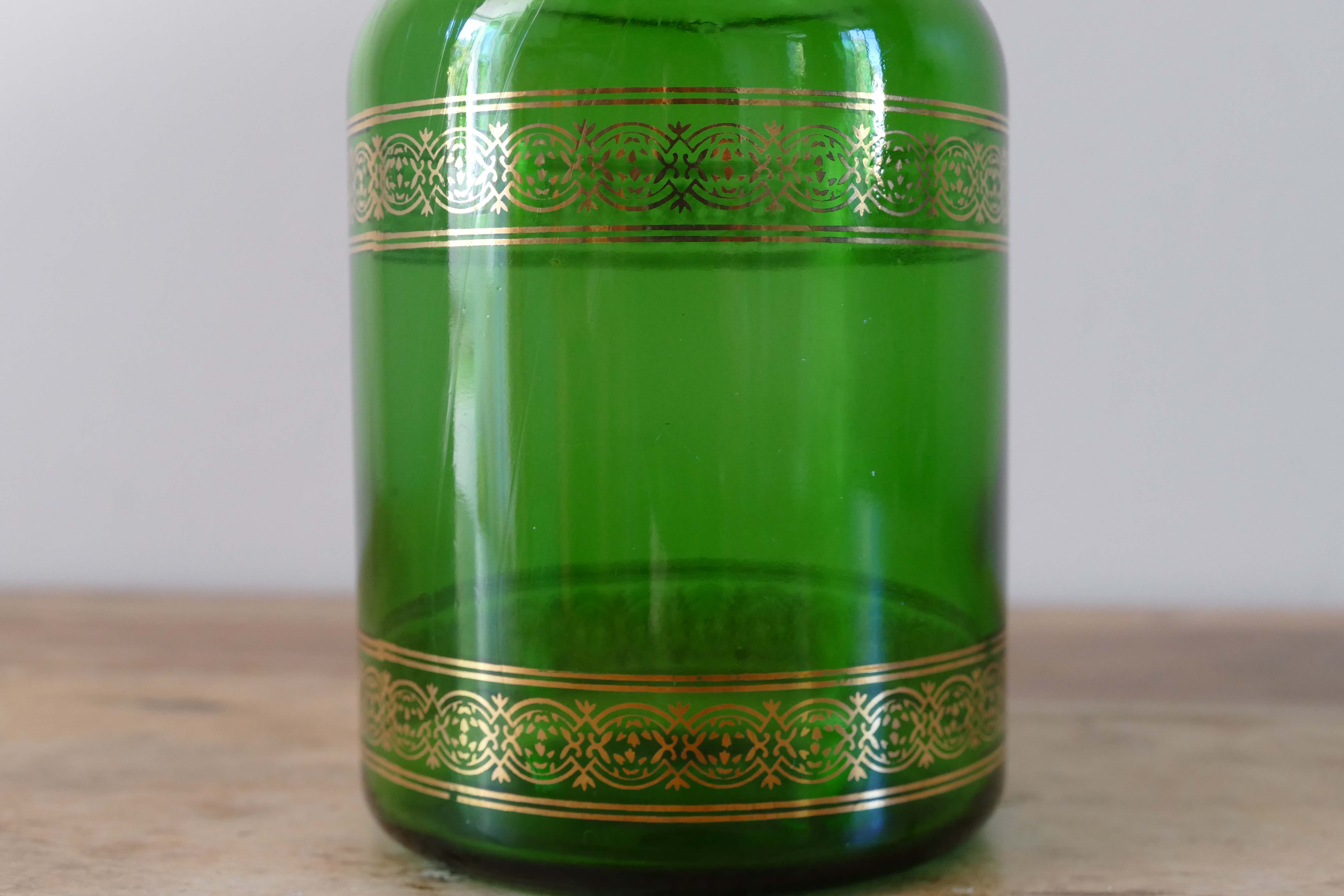 Green vintage apothecary pot and golden ledé