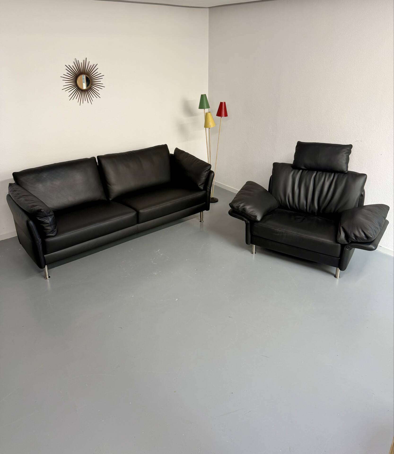 Fauteuil design contemporain Intertime I-Cielo en cuir noir