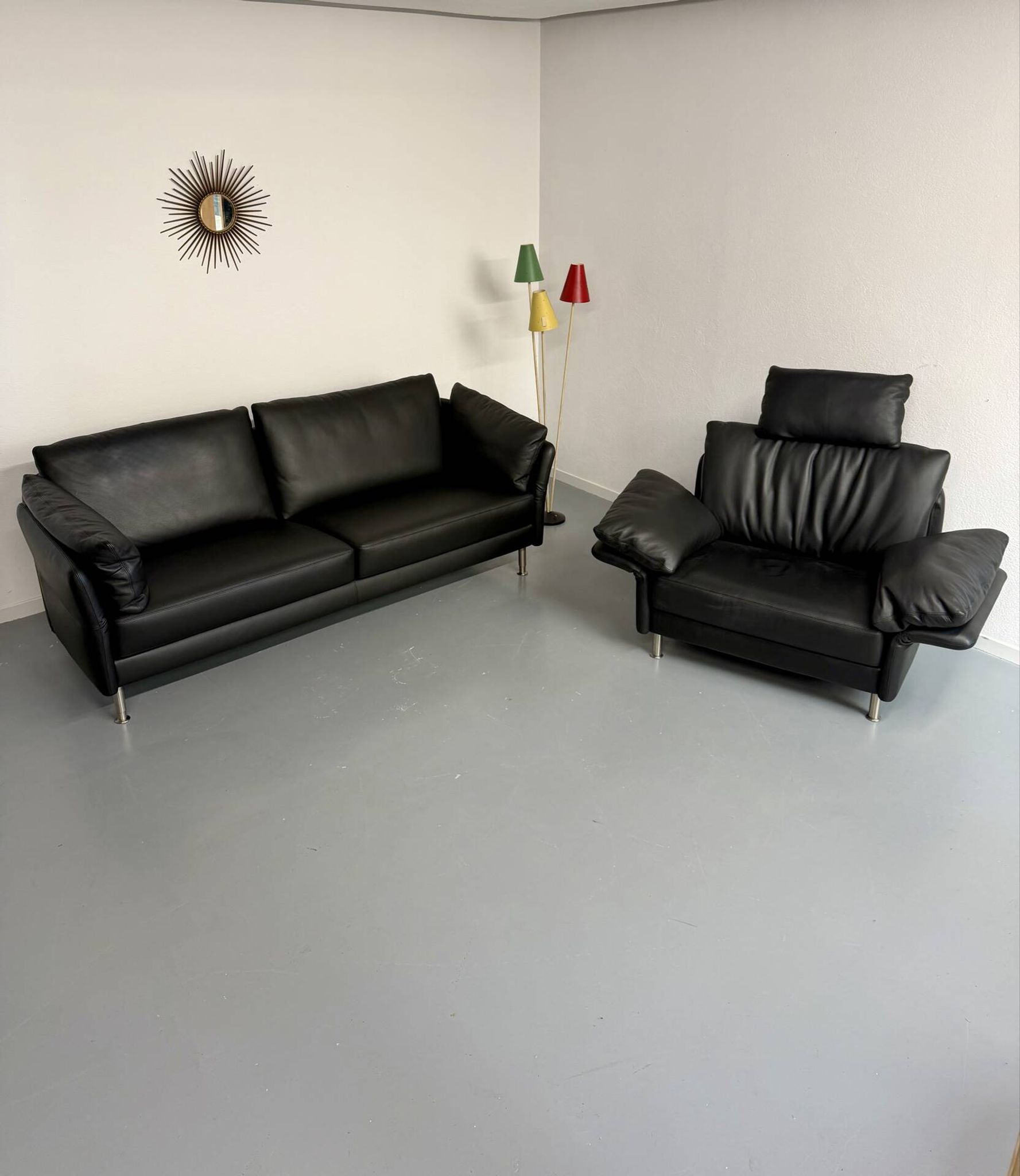Contemporary design armchair Intertime I-Cielo in black leather