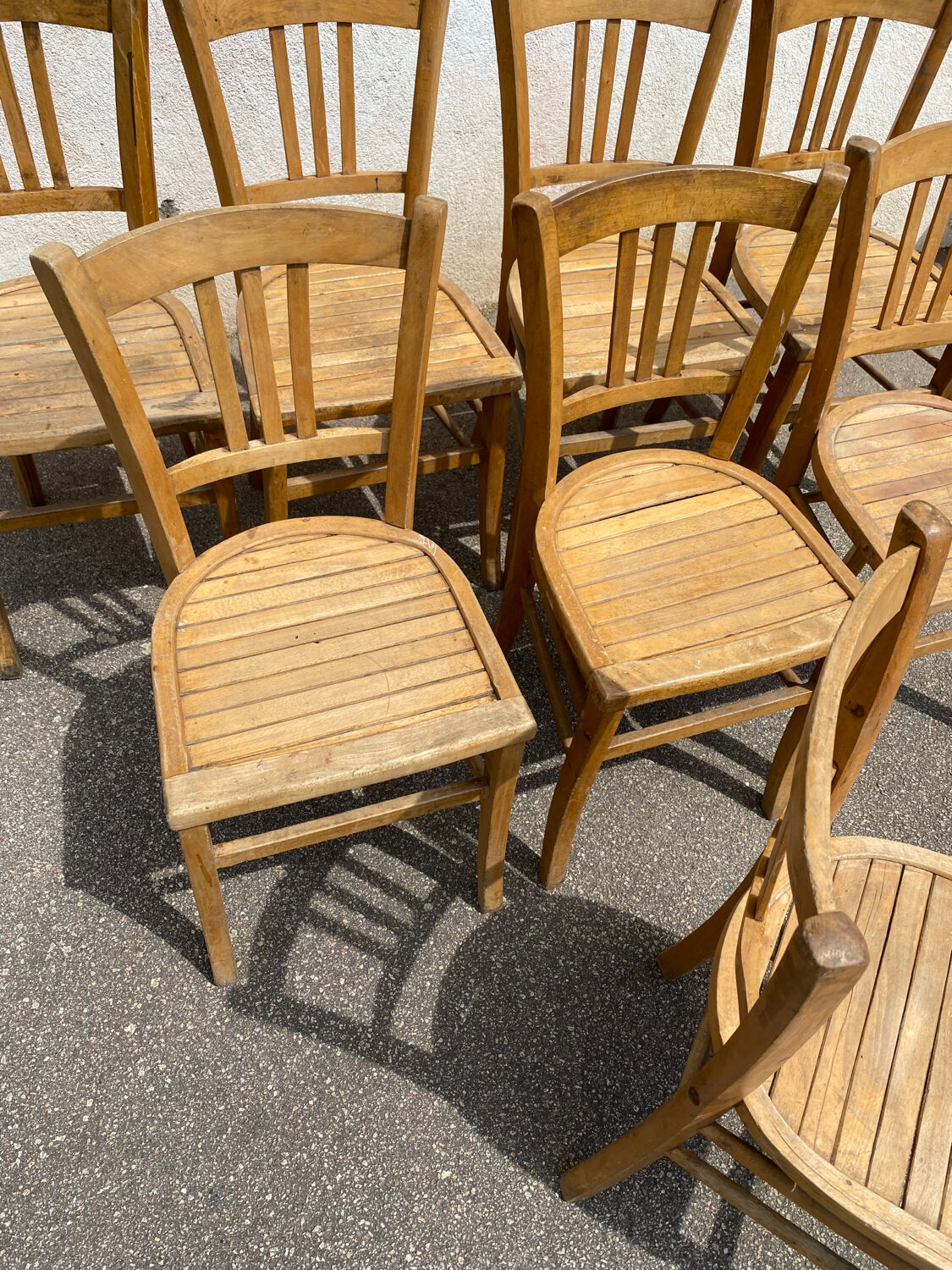 Set de 8 chaises bistrot brutes