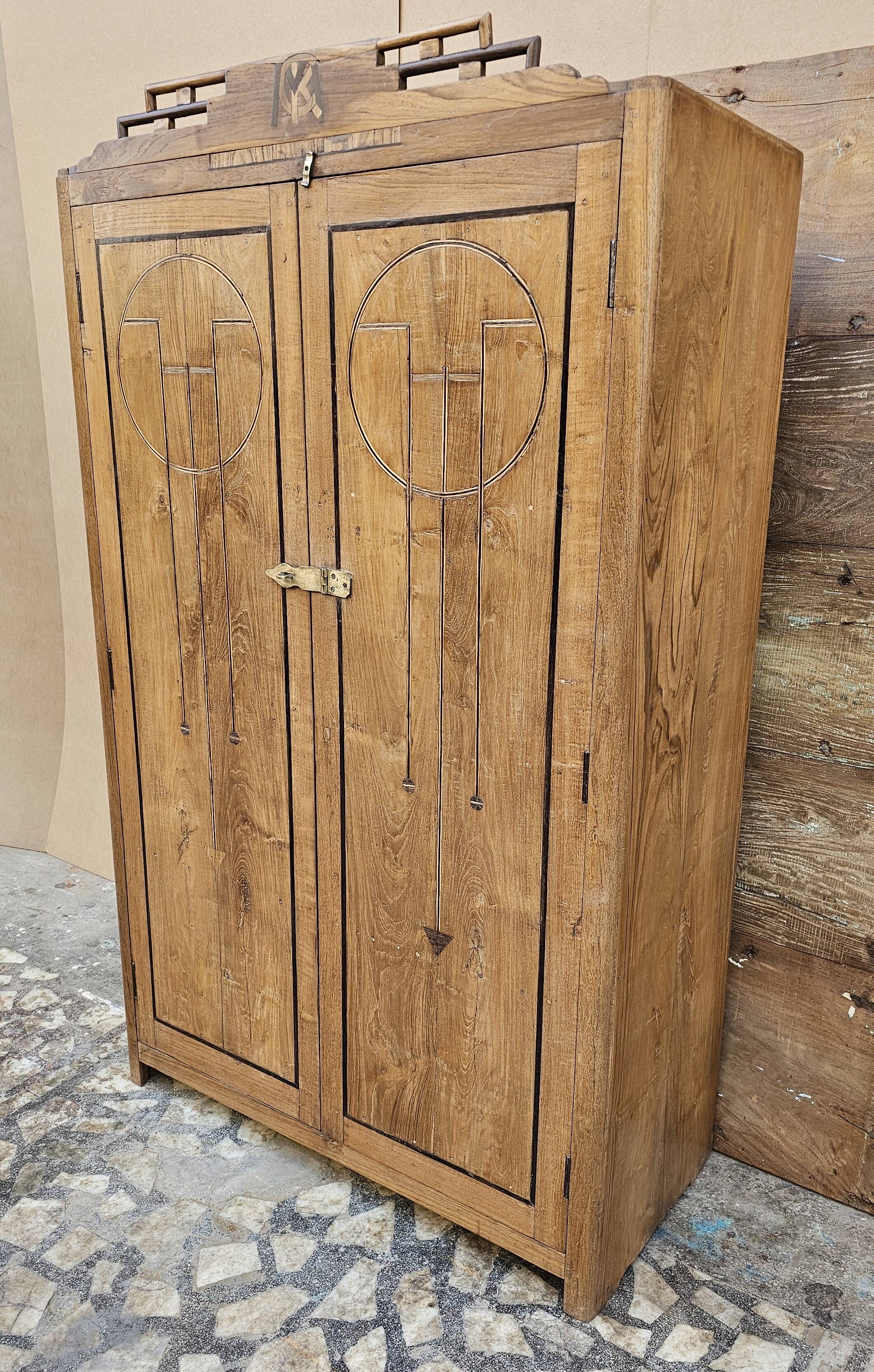 Ancienne armoire Art déco en teck birman