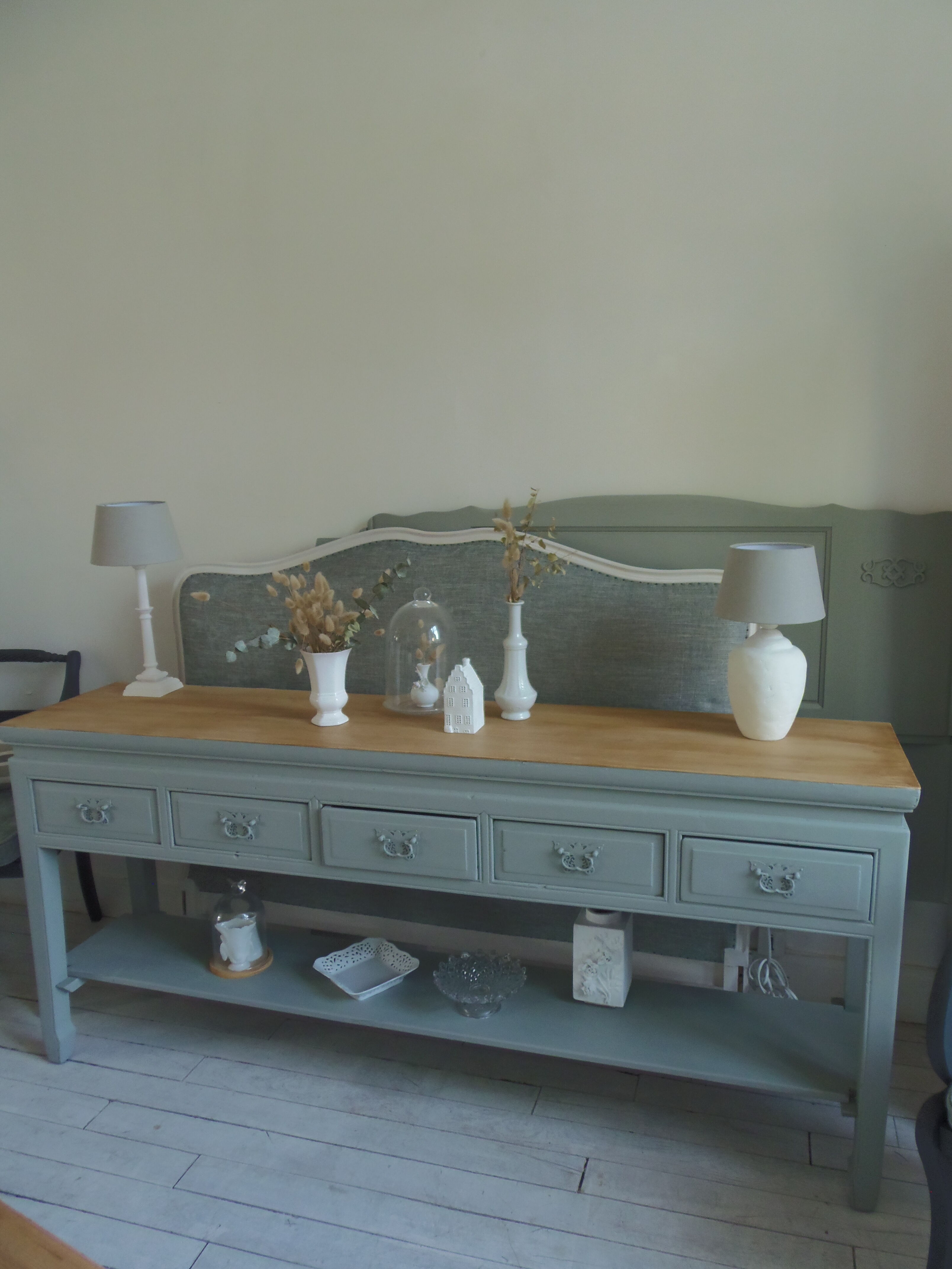 Console 5 drawers 1 re-enchanted tablet in gray green wooden top
