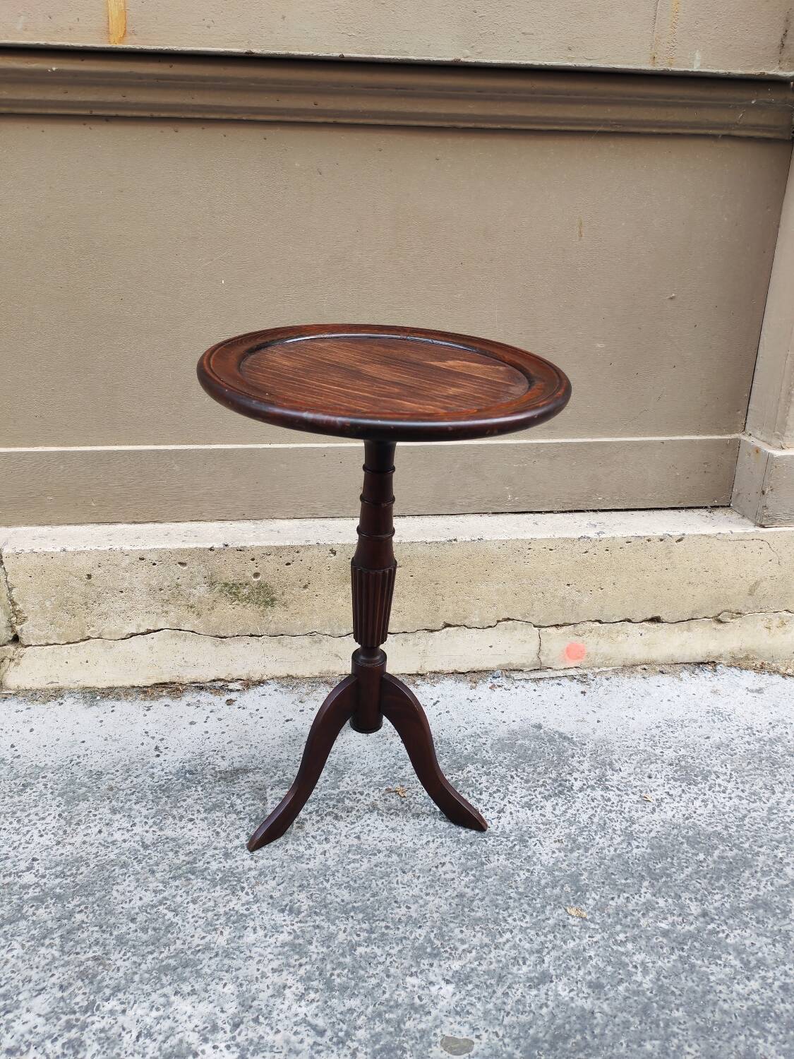 Wooden pedestal table
