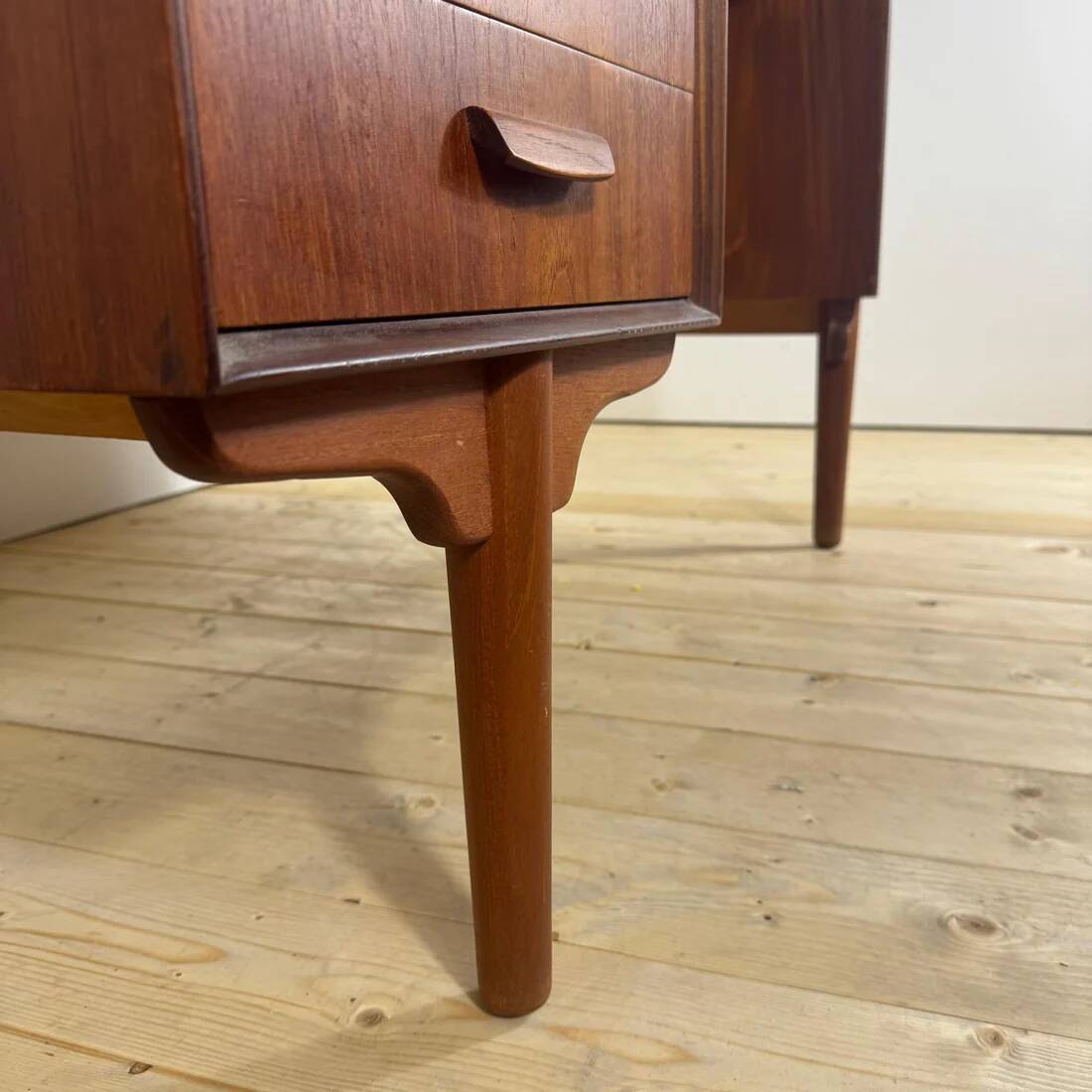 Vintage teak desk by H.P. Hansen – Mid-century elegance for refined interiors