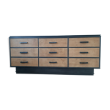 Furniture counter with graphite and wood drawers