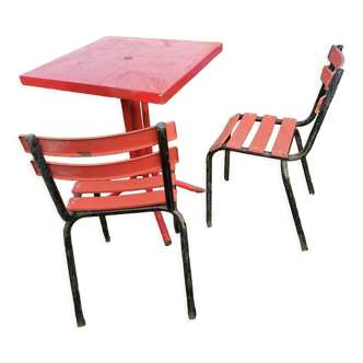 Table de jardin carré rouge 2 chaises