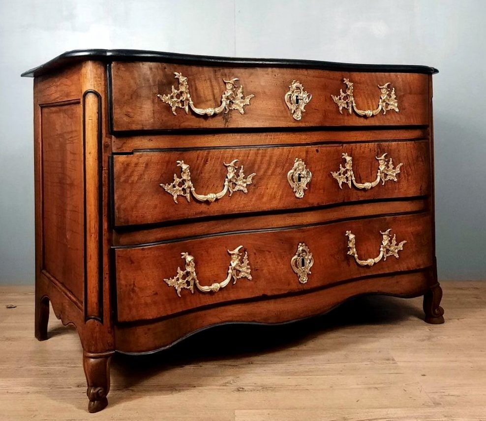 Chest of drawers crossbow louis XV in walnut XVIII th around 1750