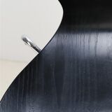 Black "3107" / "Series 7" chair by Arne Jacobsen for Fritz Hansen / Danish mid-century modern design