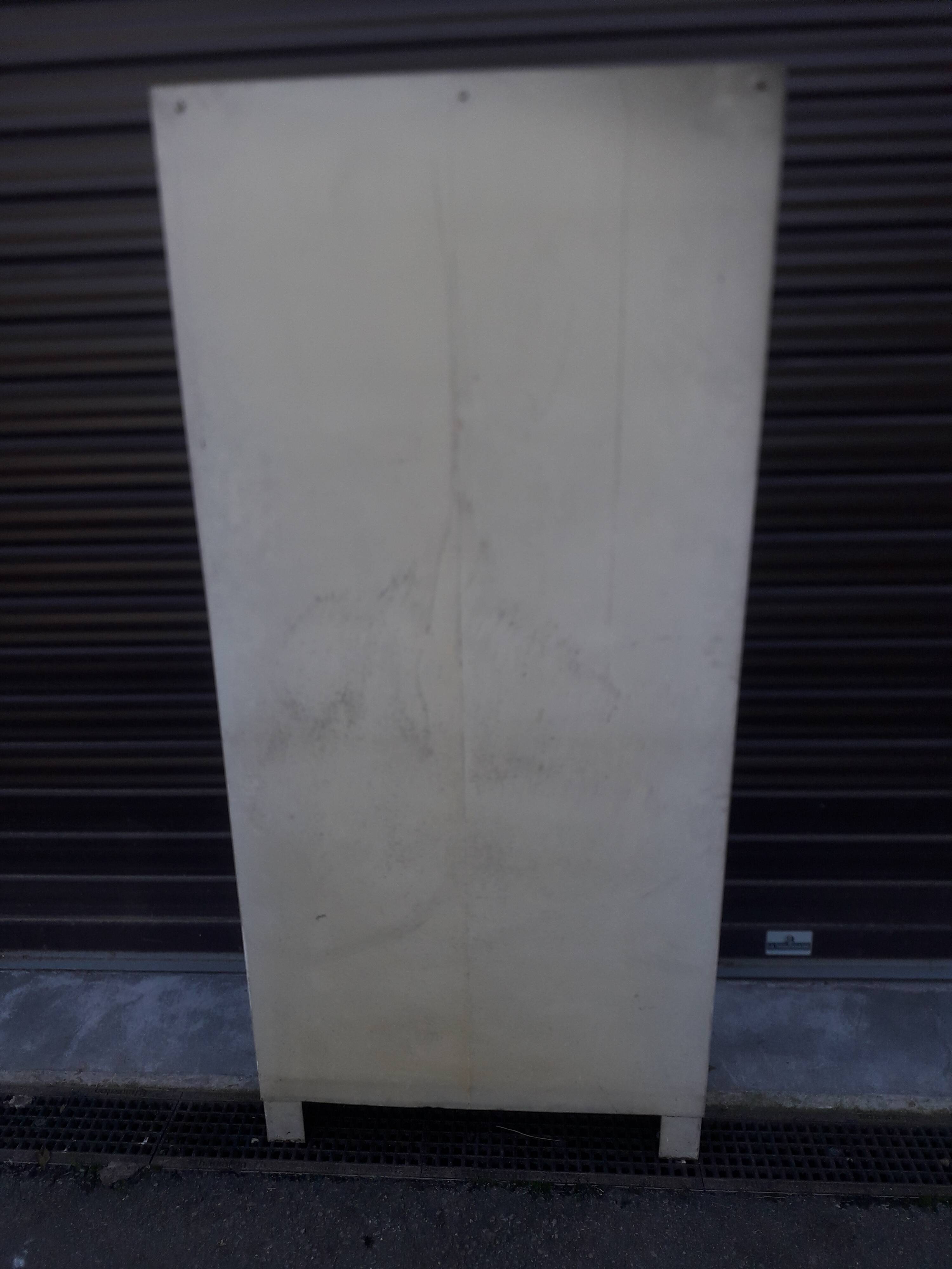 Armoire métallique d'atelier