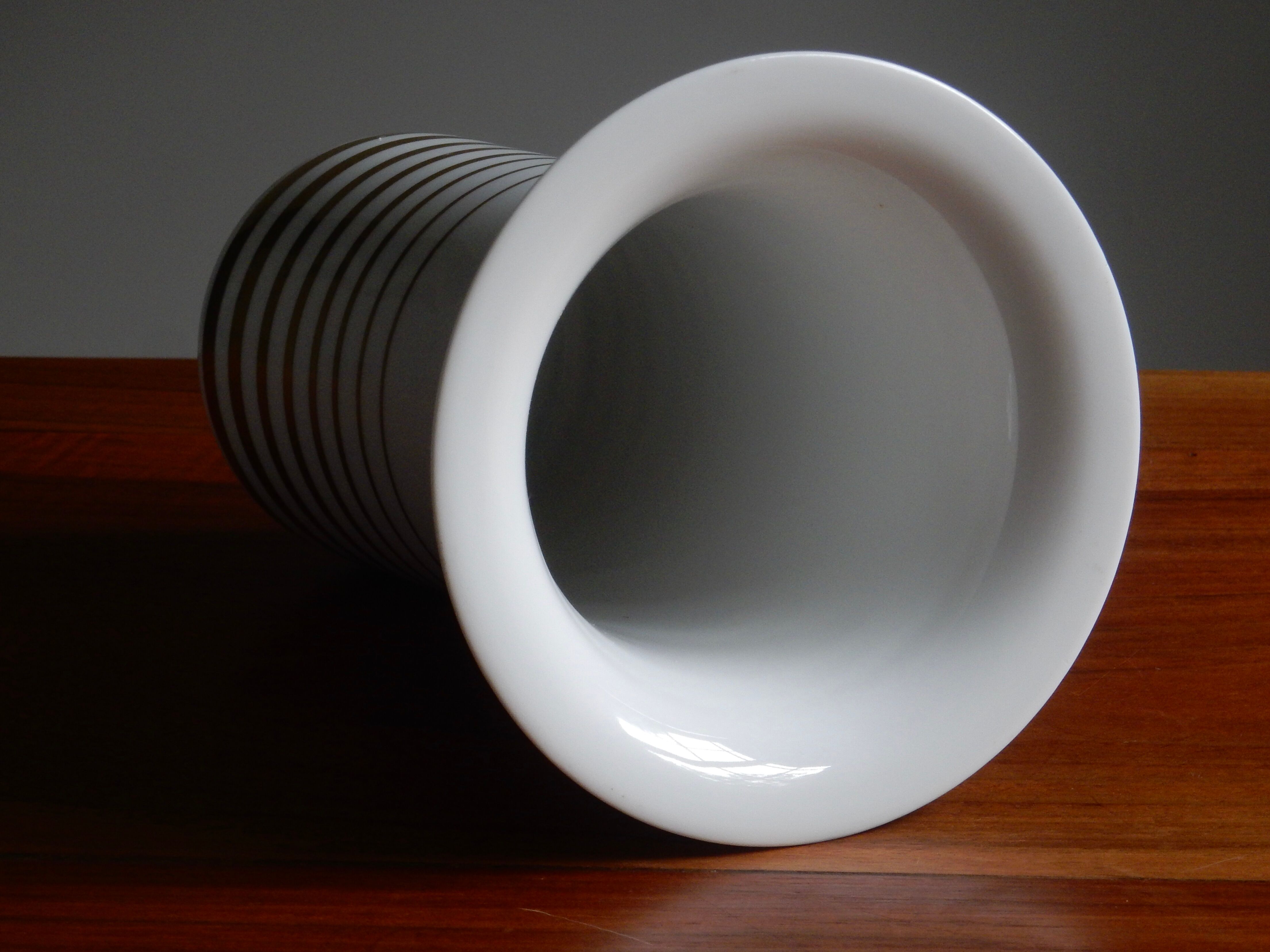 White and gold porcelain vase from the 60s / Schumann Arzberg Bavaria