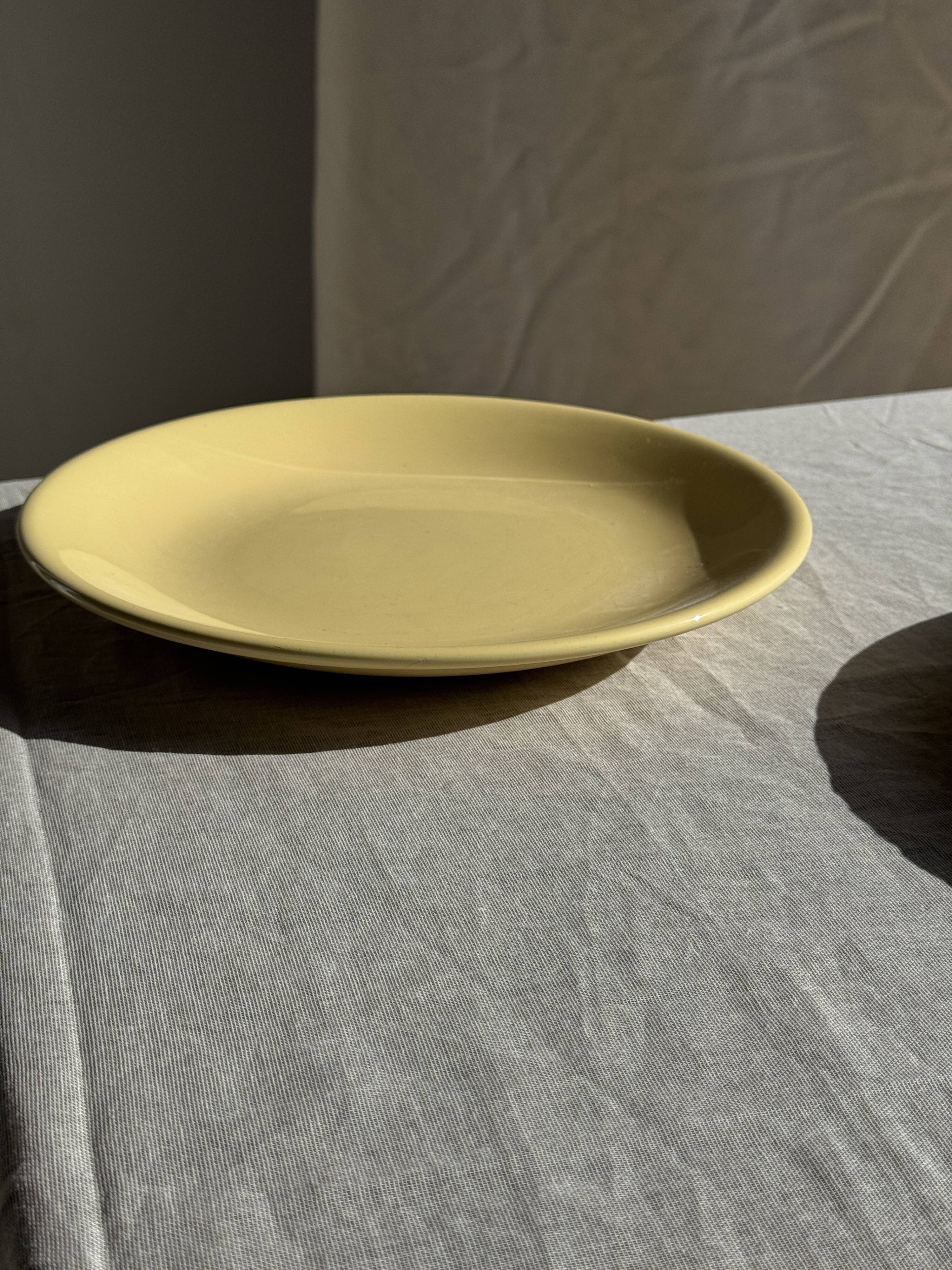 Set of 2 large yellow plates without brand D25.5