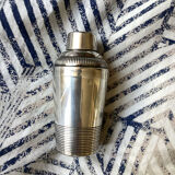Shaker ancien en métal argenté poinçonné style Art Déco