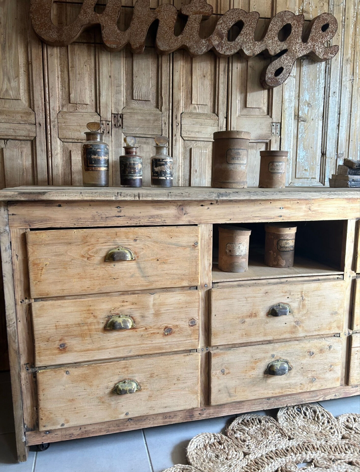 Ancien meuble de métier, comptoir