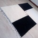 Handwoven black and white Berber rug from the Oued Zam, size 160 x 240 cm
