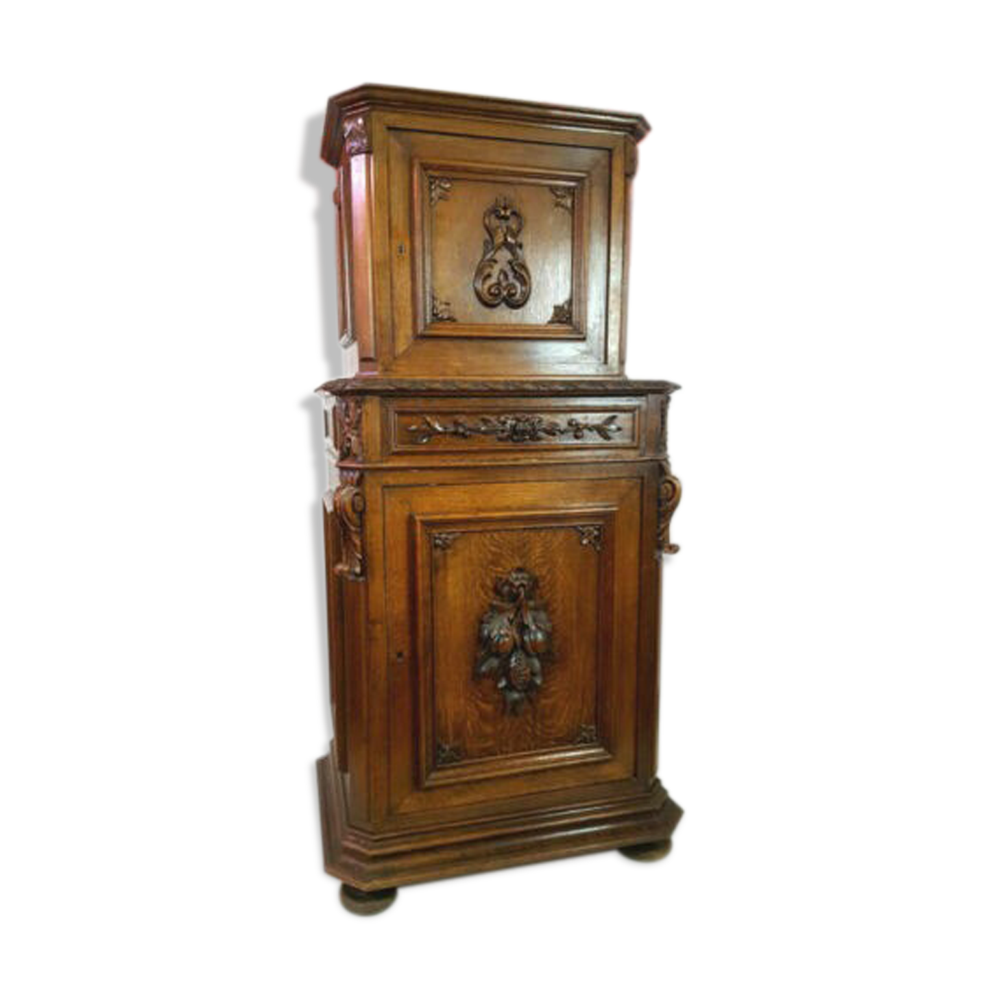 Renaissance hunting lodge cabinet in solid oak