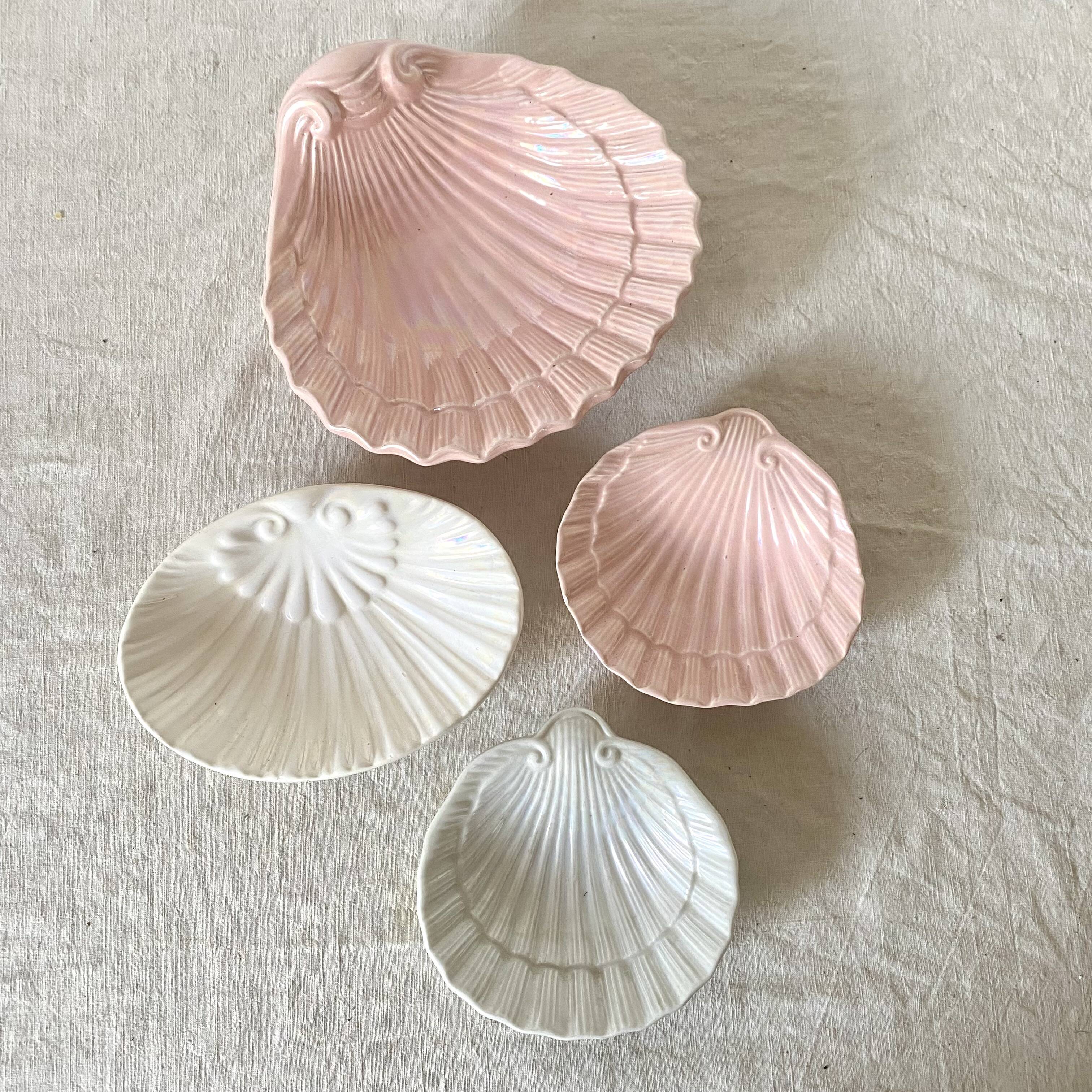 Soap holder or vintage shell pocket