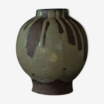 Ball vase in wild clay and soil