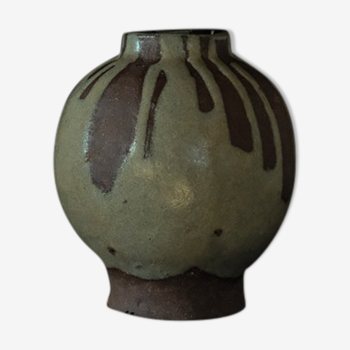 Vase boule en argile sauvage et terre