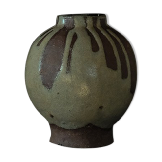 Ball vase in wild clay and soil