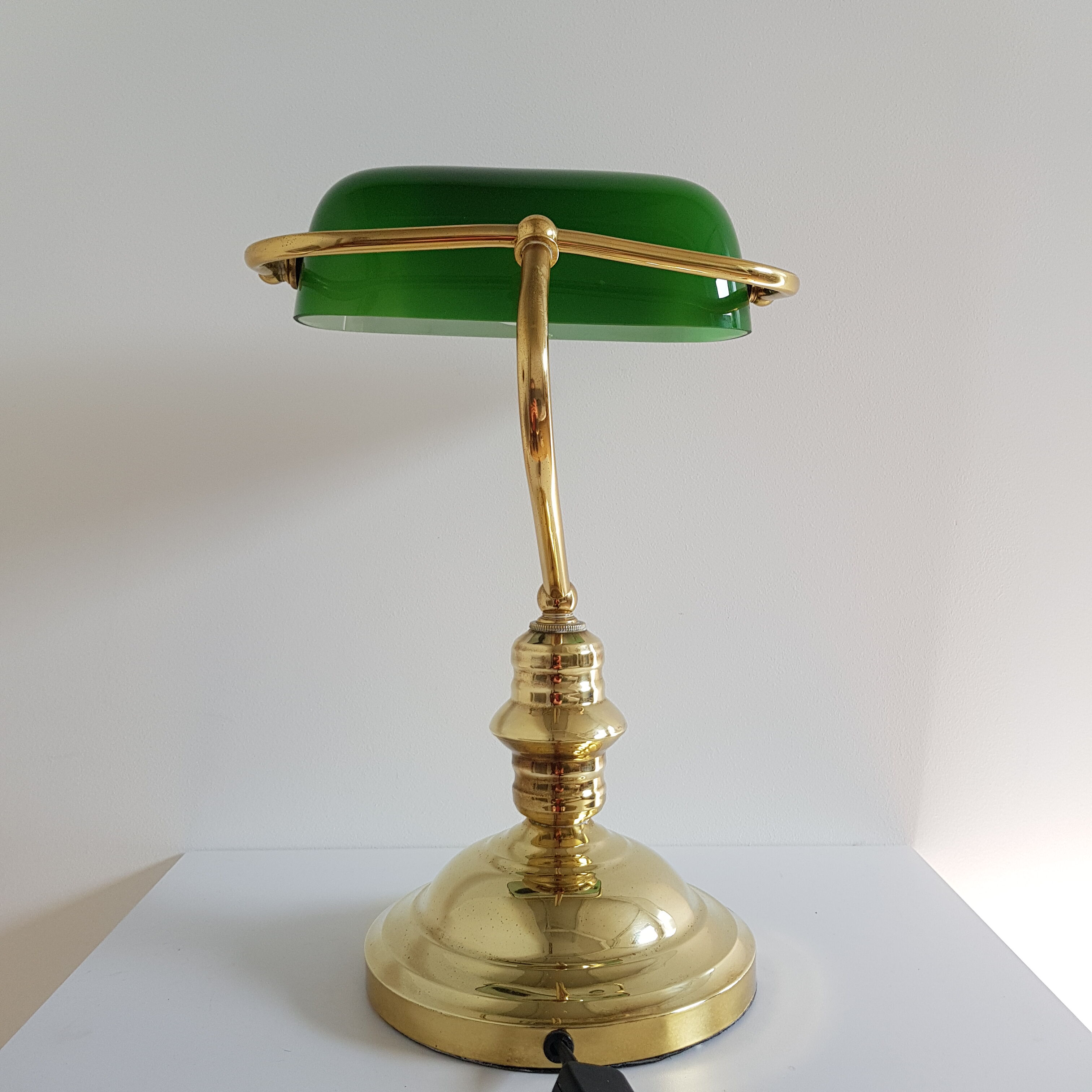 Green banker lamp